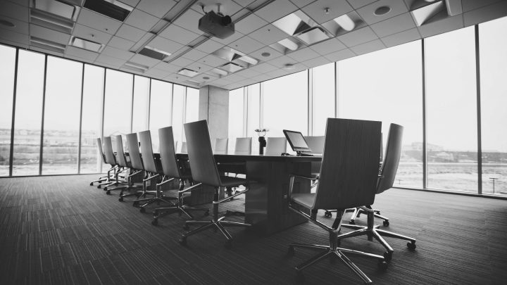 Choosing the Right Commercial Law Barrister: What You Need to Know
